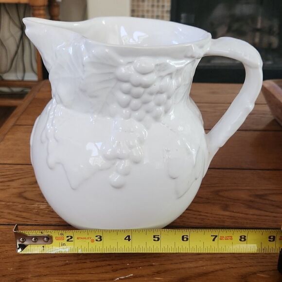 White grapes and leaves pottery pitcher made in Portugal - Picture 6 of 8